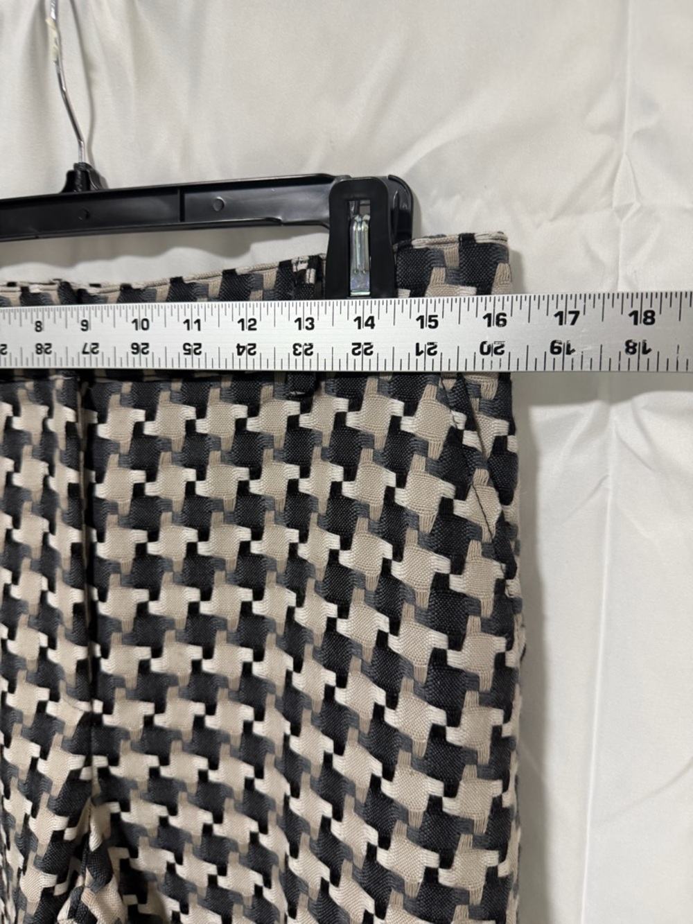 Akris Punto Black and Cream Houndstooth Wide-Leg Pants - Picture 3 of 6